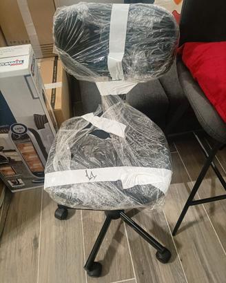 Sedia nera Ufficio con rotelle nuova.