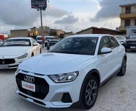Audi A1 citycarver 30 TFSI Identity Contrast