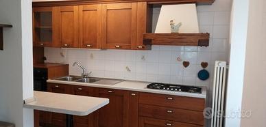 Cucina in legno stile arte povera
