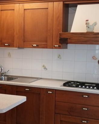 Cucina in legno stile arte povera