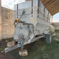 Carro spandiletame e pollina