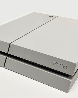 PS4 500GB + 3 joystick + 12 giochi