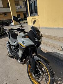Honda Transalp 750 2025 con danni
