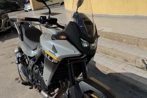 Honda Transalp 750 2025 con danni