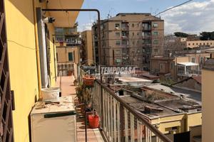 TRILOCALE CON AMPIO BALCONE , VIA VINCENZO CORONEL