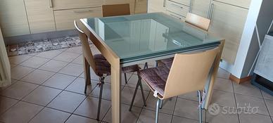 Tavolo in legno e vetro allungabile + sedie