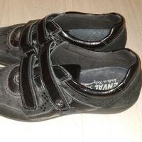 Scarpe Sneakers donna nere strappo Enval in pelle