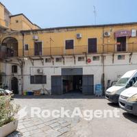 DEPOSITO 480 MQ + GARAGE 77 MQ PRESSI P.ZZA"CASTE