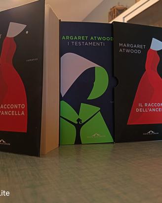 Libro cofanetto de "Il racconto dell'ancella"
