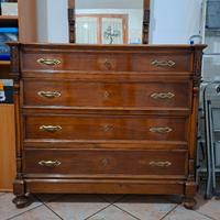 Cassettiera in legno con specchiera