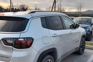 jeep compass autocarro