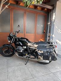Moto Guzzi V7 Stone