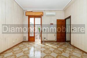 Casa singola con 2 terrazze e cortile a Riposto