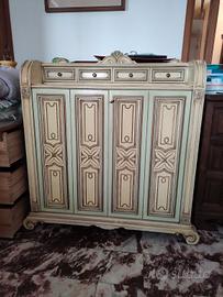 Mobile  con ripiani e cassettini