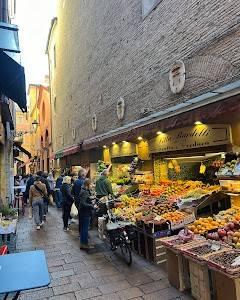Attività / Licenza di 75 m² con 2 locali a Bologna