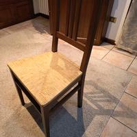 Sedie e armadio ad angolo