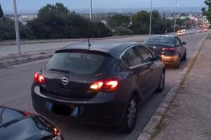 OPEL Astra - 2011