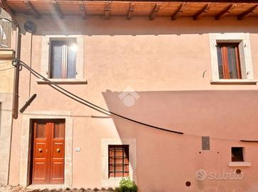 2 LOCALI A L'AQUILA
