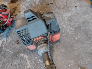 decespugliatore a motore  