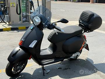 Vespa GTS Super Sport 300 Hpe