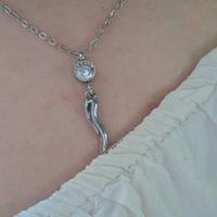 Collana con punto luce e corno