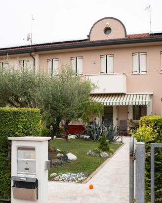 casa a schiera mira