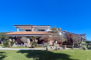 Prestigiosa villa d'autore con parco privato