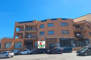 1°Piano ufficio di 330 mq terrazzo posti auto