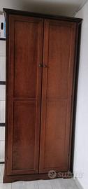Scarpiera in legno massello.