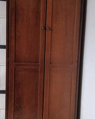 Scarpiera in legno massello.