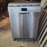 LAVASTOVIGLIE ELECTROLUX