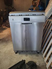 LAVASTOVIGLIE ELECTROLUX