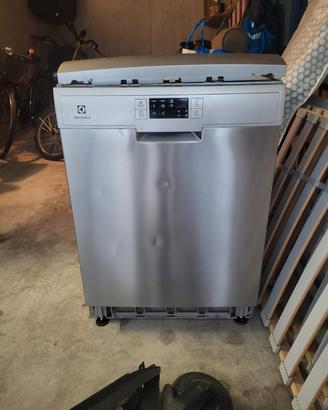 LAVASTOVIGLIE ELECTROLUX