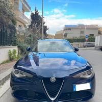 Alfa romeo Giulia 2.2 180 CV con palette al volant