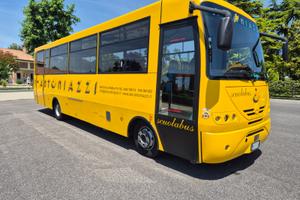 Scuolabus IVECO 100