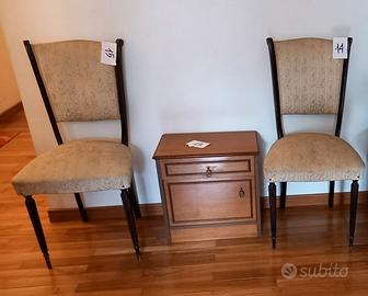 Coppia sedie legno tappezzeria chiara