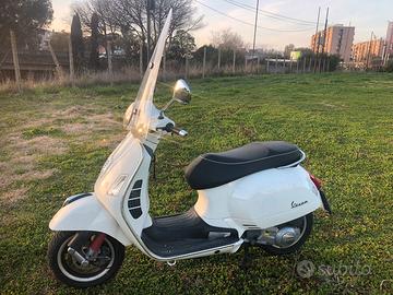 Vespa 300 gts
