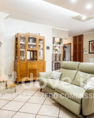 Appartamento di 140 m² con 3 locali e box auto a V