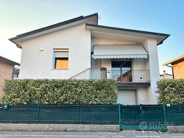 Villa libera su 4 lati