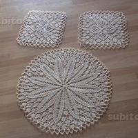 3 centrini di cotone colore ecrù lavorati ai ferri