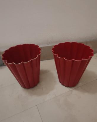 2 Vasi in latta colore rosso 
