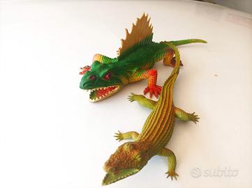 due giocattoli vintage gomma rettili