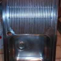 Lavabo con singolo secchiaio e scolapiatti