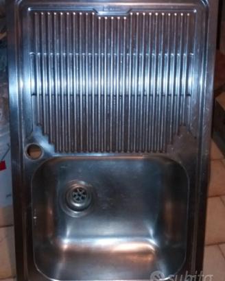 Lavabo con singolo secchiaio e scolapiatti