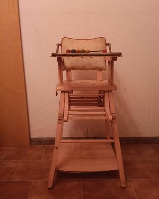 vecchio seggiolone per bambini