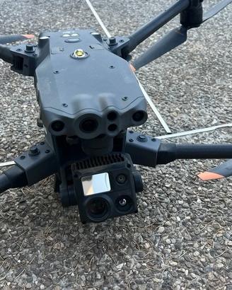 Dji matrice 30t con terminatore