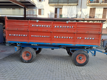 Rimorchio ribaltabile agricolo