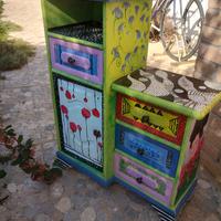 mobiletto d' arredo dipinto a mano 