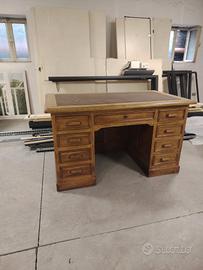 Scrivania restaurata