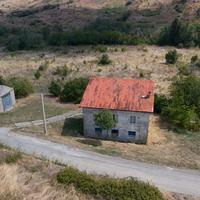 Casa indipendente, magazzino e 3 ettari di terreno